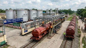 পাইপলাইনে ভারত থেকে এলো আরও ৫ হাজার টন ডিজেল