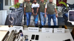 পাবনায় বিদেশী অস্ত্র-গুলিসহ যুবক গ্রেপ্তার