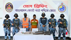 সুন্দরবনের কুখ্যাত ডাকাত ছোট সুমন বাহিনীর সেকেন্ড ইন কমান্ড অস্ত্র ও গোলাবারুদসহ আটক