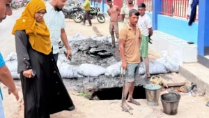 নোয়াখালী পৌরসভার ৩ ও ৪ নম্বর ওয়ার্ডে ড্রেন সংস্কার কার্যক্রম পরিদর্শন