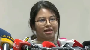 মনোনয়ন বাতিল : আপিলের ঘোষণা মনিরা শারমিনের