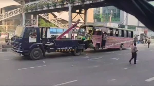বনানীতে বাসের চাপায় ২ জন নিহত