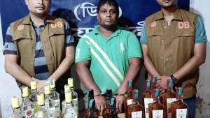 নোয়াখালীর বেগমগঞ্জে ডিবি পুলিশের অভিযান: দারোয়ানের কক্ষ থেকে বিদেশি মদ উদ্ধার