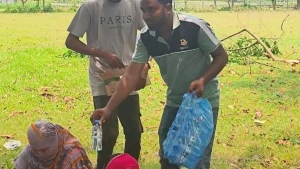 মণিরামপুরে তীব্র তাপদাহে এসএসসি কেন্দ্রের বাইরে অপেক্ষমাণ অভিভাবকদের পাশে ছাত্রদল, পানি ও বিস্কুট বিতরণ