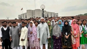 শিক্ষার্থীদের সংসদ ভবন ঘুরিয়ে দেখালেন এমপি মাসুদ