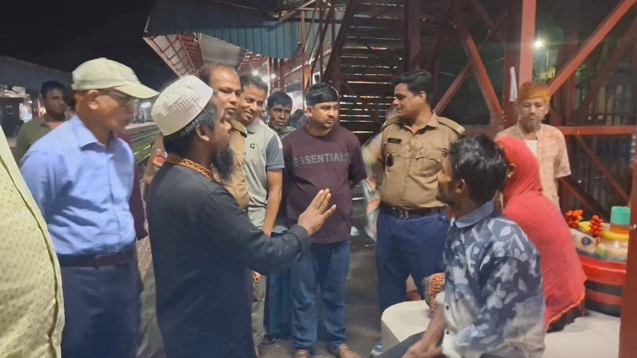 কুলাউড়া রেলস্টেশনে ধূমপান বিরোধী অভিযান