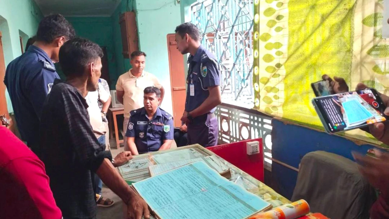 পাবনায় আবাসিক হোটেলে অজ্ঞাত নারীর গলাকাটা লাশ উদ্ধার