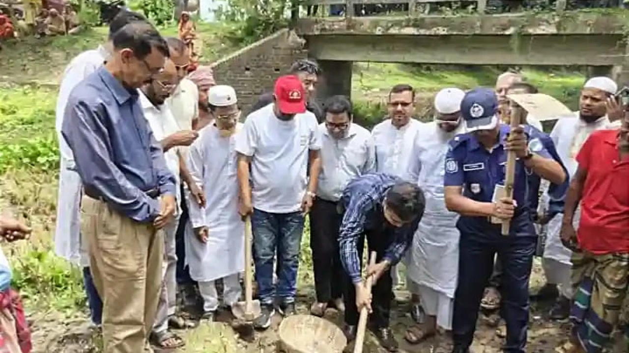 মণিরামপুরে অতি দরিদ্রদের কর্মসংস্থানে মশ্বিমনগর খাল পুনঃখনন কাজের উদ্বোধন