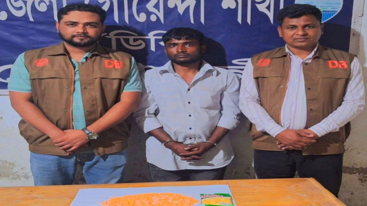 নোয়াখালীর সুধারামে ১,০০০ পিস ইয়াবাসহ মাদক ব্যবসায়ী আটক