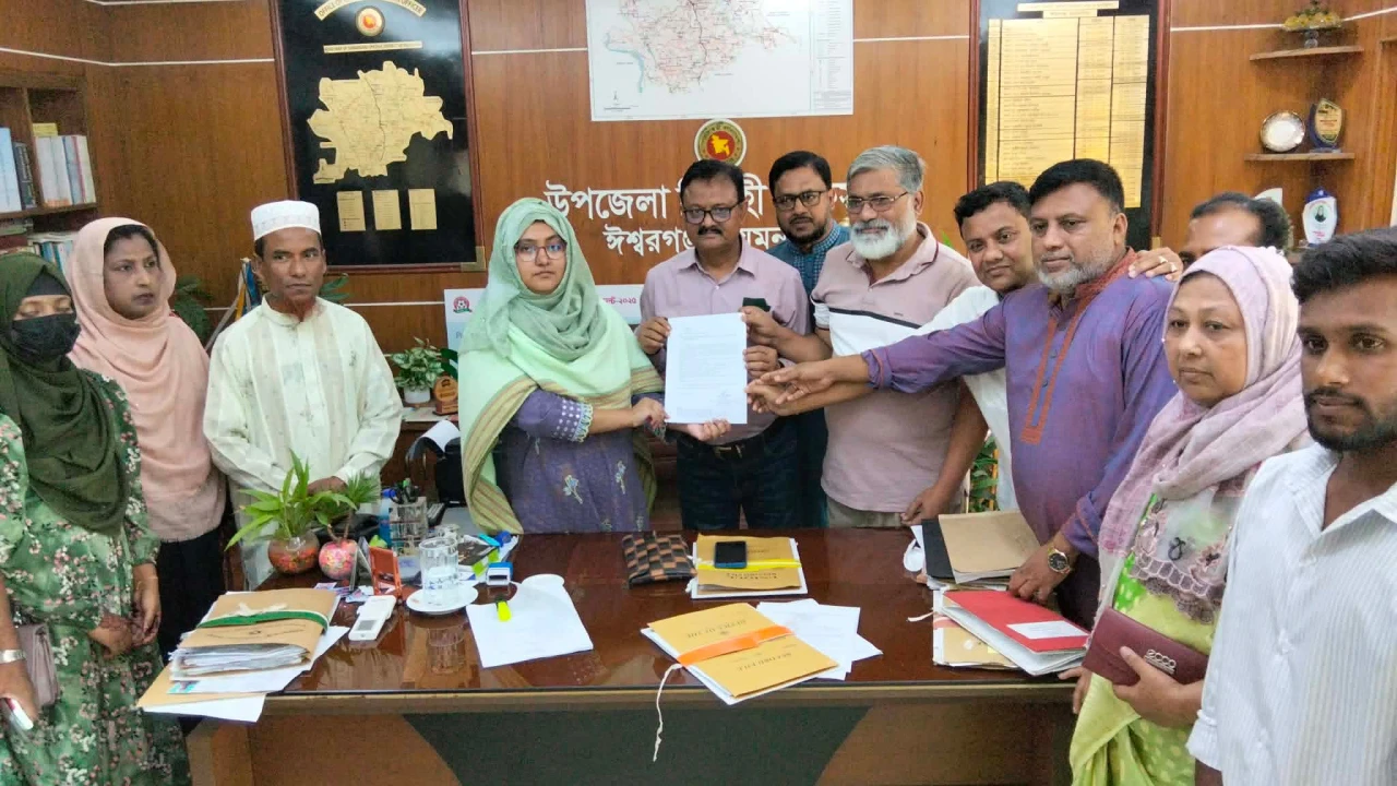 ঈশ্বরগঞ্জে কাঁচামাটিয়া নদী রক্ষায় পিএফজি’র মানববন্ধন ও স্মারকলিপি প্রদান