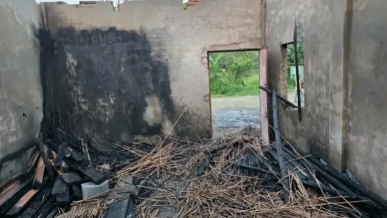বাউফলে যুবদল নেতার দোকান ও গোডাউনে আগুন নাশকতার অভিযোগ