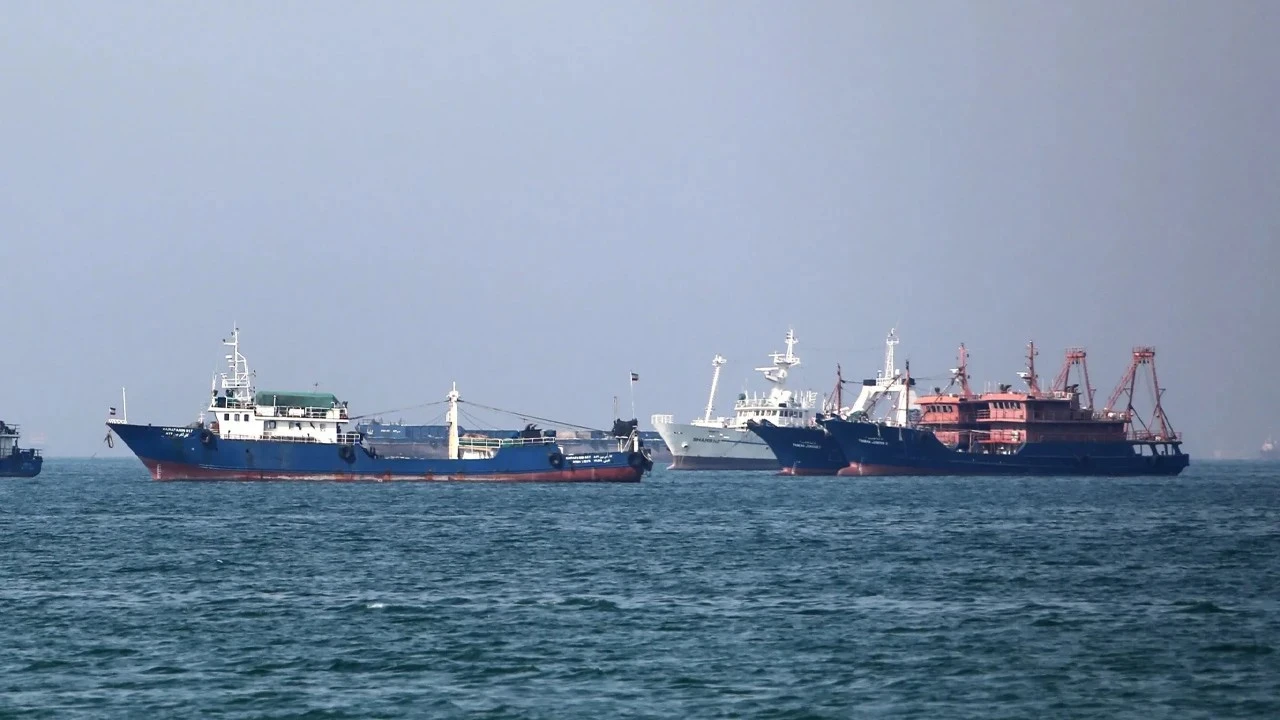 হরমুজে অবরোধ: উপসাগরে আটকা ১,৫০০ জাহাজ