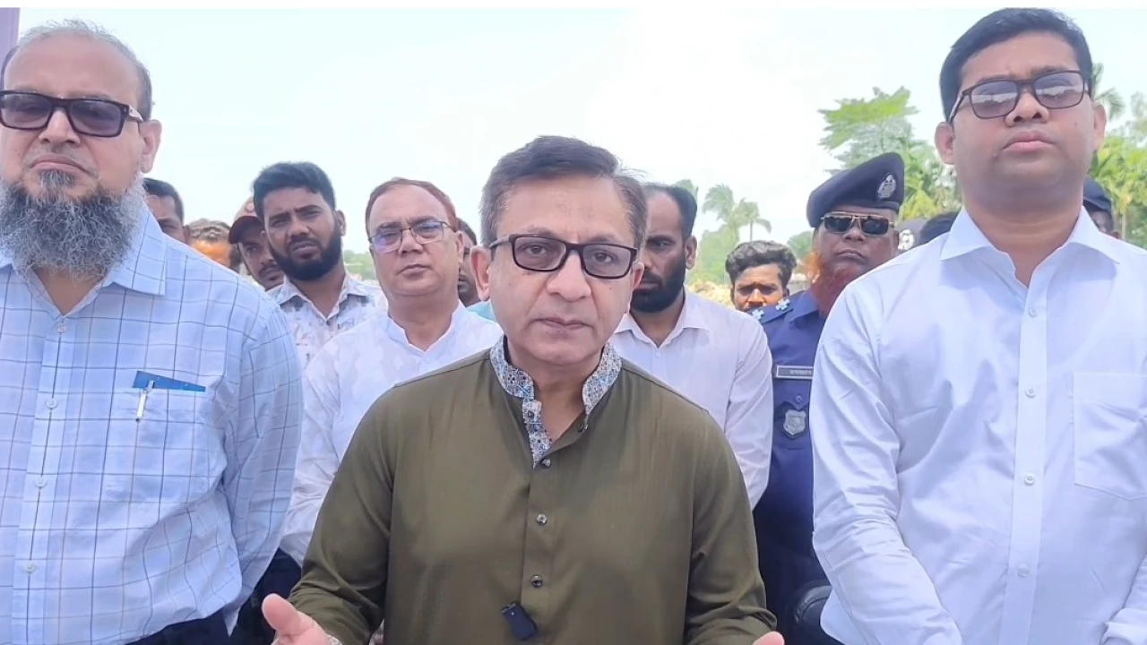 ঠাকুরগাঁওয়ে কর্মসংস্থান সৃষ্টিতে নতুন কলকারখানা ও বিনিয়োগ বাড়ানো হচ্ছে: শিল্পমন্ত্রী খন্দকার আব্দুল মুক্তাদির