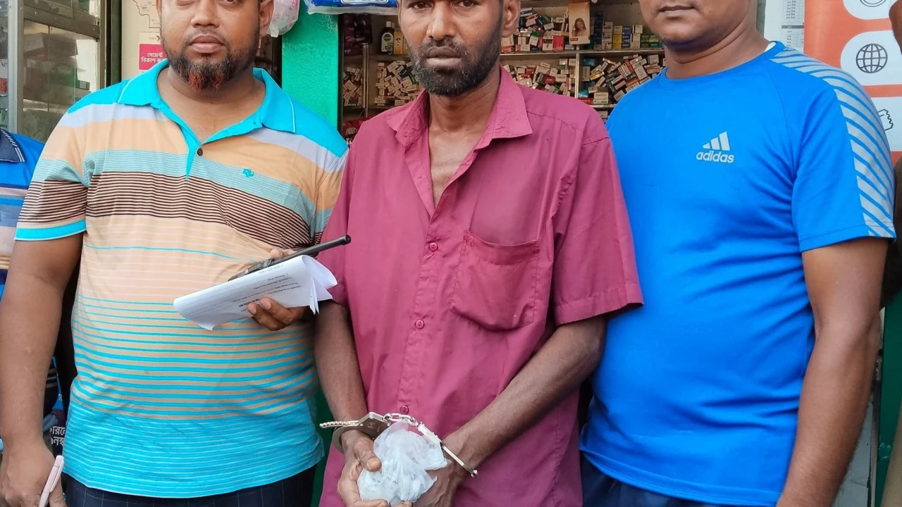 পীরগঞ্জে পুলিশি অভিযানে মাদক ব্যবসায়ী আটক; আইনগত ব্যবস্থা গ্রহণ