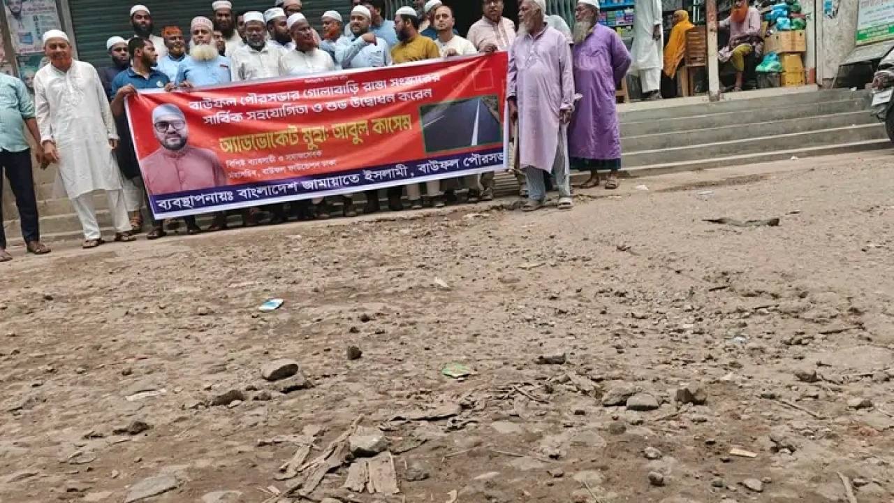 পটুয়াখালী  বাউফলে গোলাবাড়ি সড়ক সংস্কার কাজের উদ্বোধন