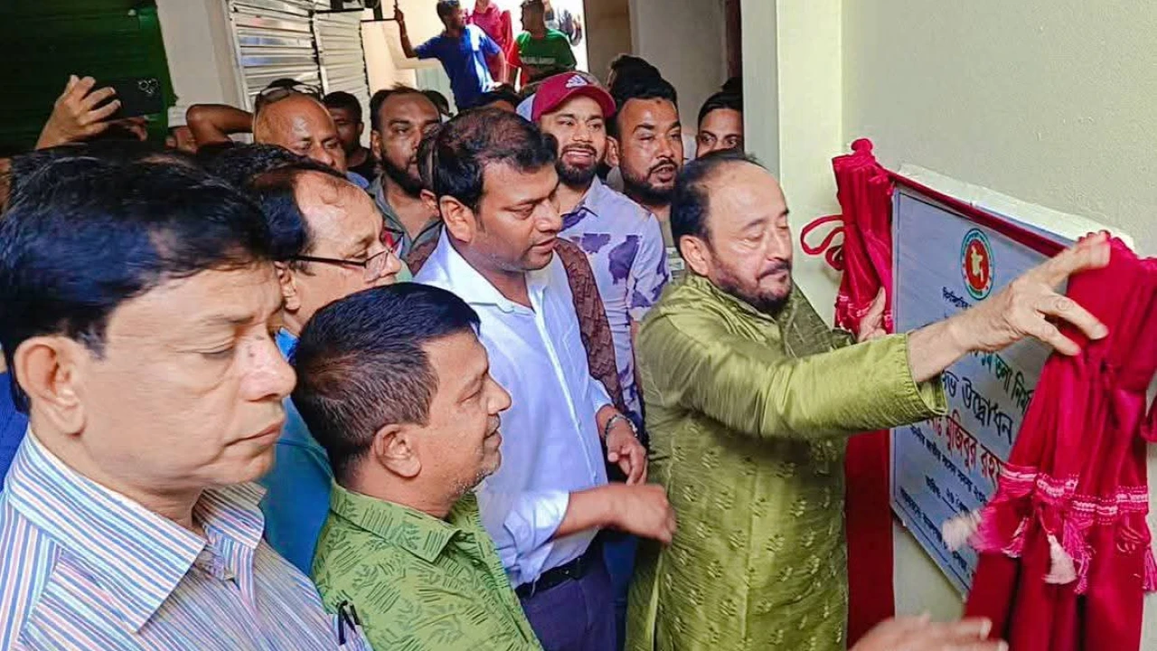 মৌলভীবাজারে পৌর মার্কেটের নবনির্মিত ভবনের প্রথম তলা'র উদ্বোধন