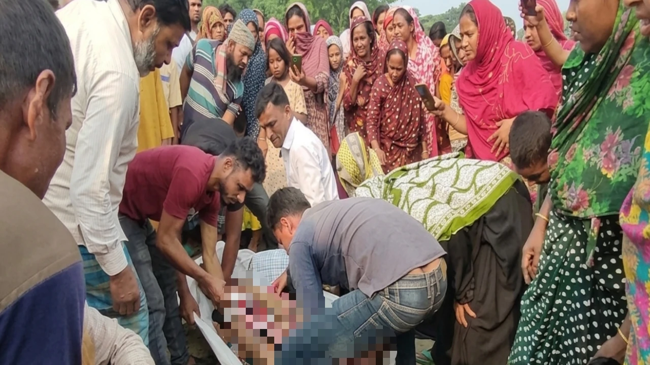 নাভারনে কাভার ভ্যান কেড়ে নিল দুই প্রাণ: বাজারে ঝাল নিয়ে যাওয়া হলো না শাহিন ও তুজাম্মেলের