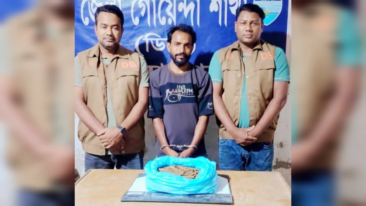 (এক) কেজি গাঁজাসহ নোয়াখালী জেলার কবিরহাটে মাদক ব্যবসায়ী গ্রেফতার
