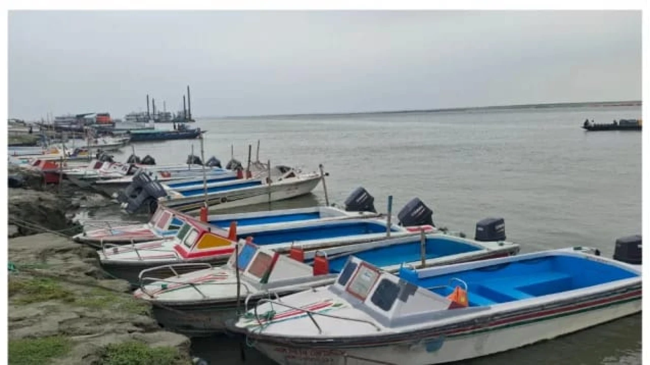 সরকারি ভাড়া মানছে না হাতিয়া-চেয়ারম্যান ঘাটের স্পিডবোট
