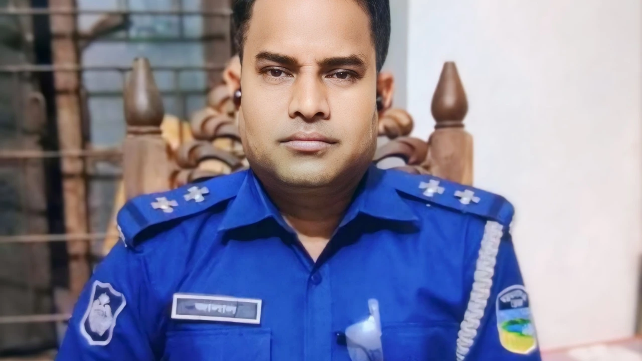 ঈশ্বরগঞ্জে টাকা আদায়ের অভিযোগে এসআই ক্লোজড
