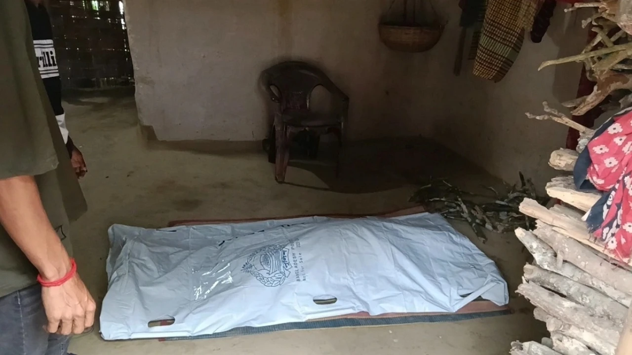 গৃহবধূর ঝুলন্ত মরদেহ,পাশে চিরকুট