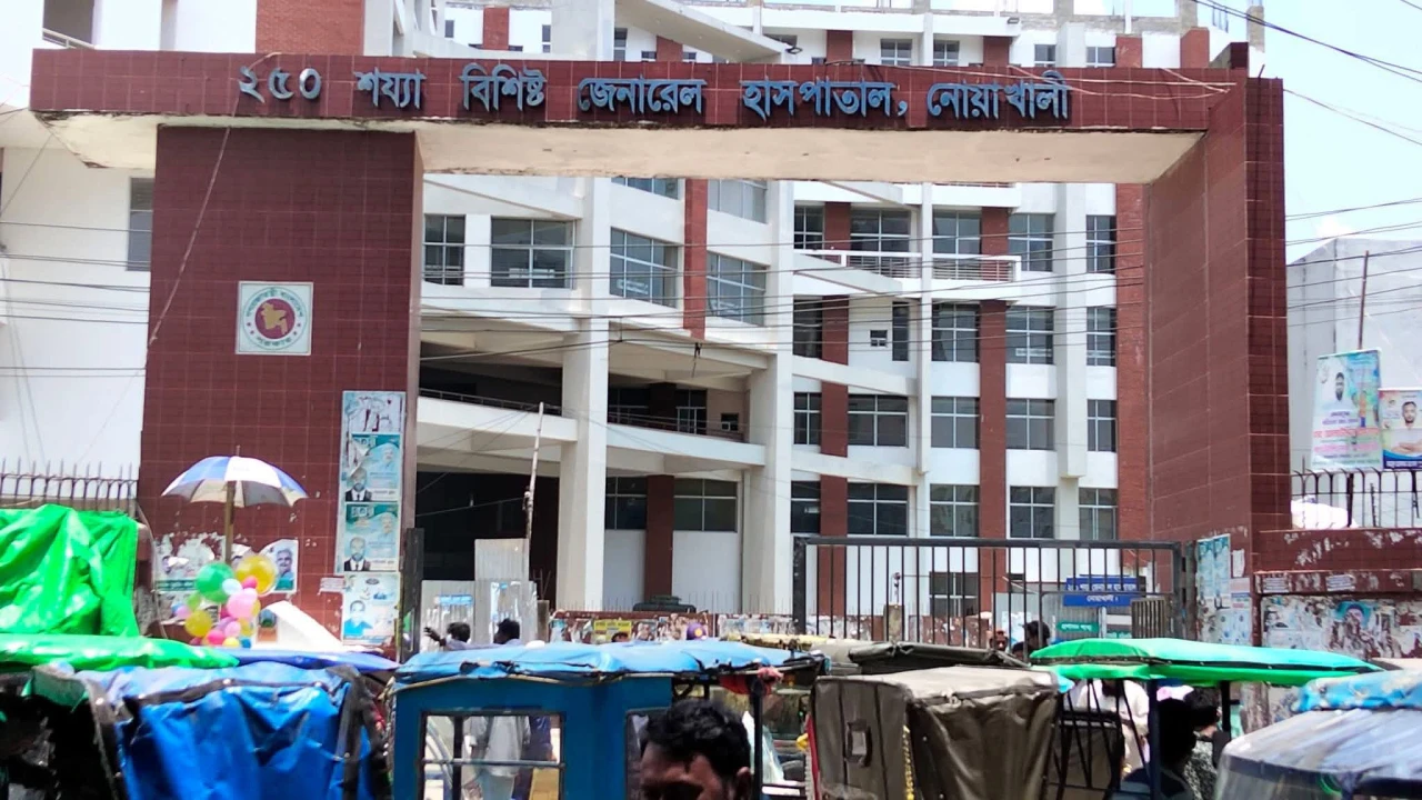 নোয়াখালী সদর হাসপাতালে হামের রোগীর চাপ, শয্যা সংকটে ভর্তি শিশু