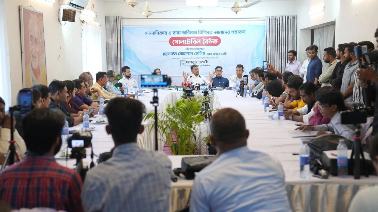 উত্তরায়  সাংবাদিকদের সাথে  হেযবুত তওহীদের গোলটেবিল বৈঠক