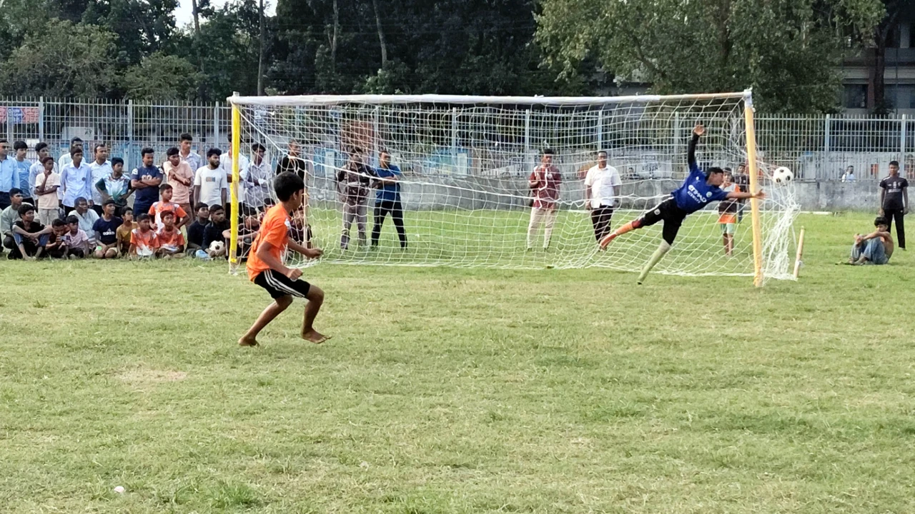 কুড়িগ্রামে প্রাথমিক বিদ্যালয় গোল্ডকাপ ফুটবল টুর্নামেন্টের ফাইনাল অনুষ্ঠিত