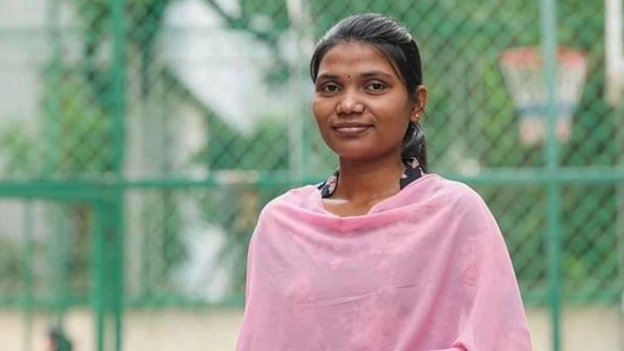 অভাব অনটনে বেড়ে উঠা চা-বাগানের কুসুম এশিয়ান ইউনিভার্সিটিতে