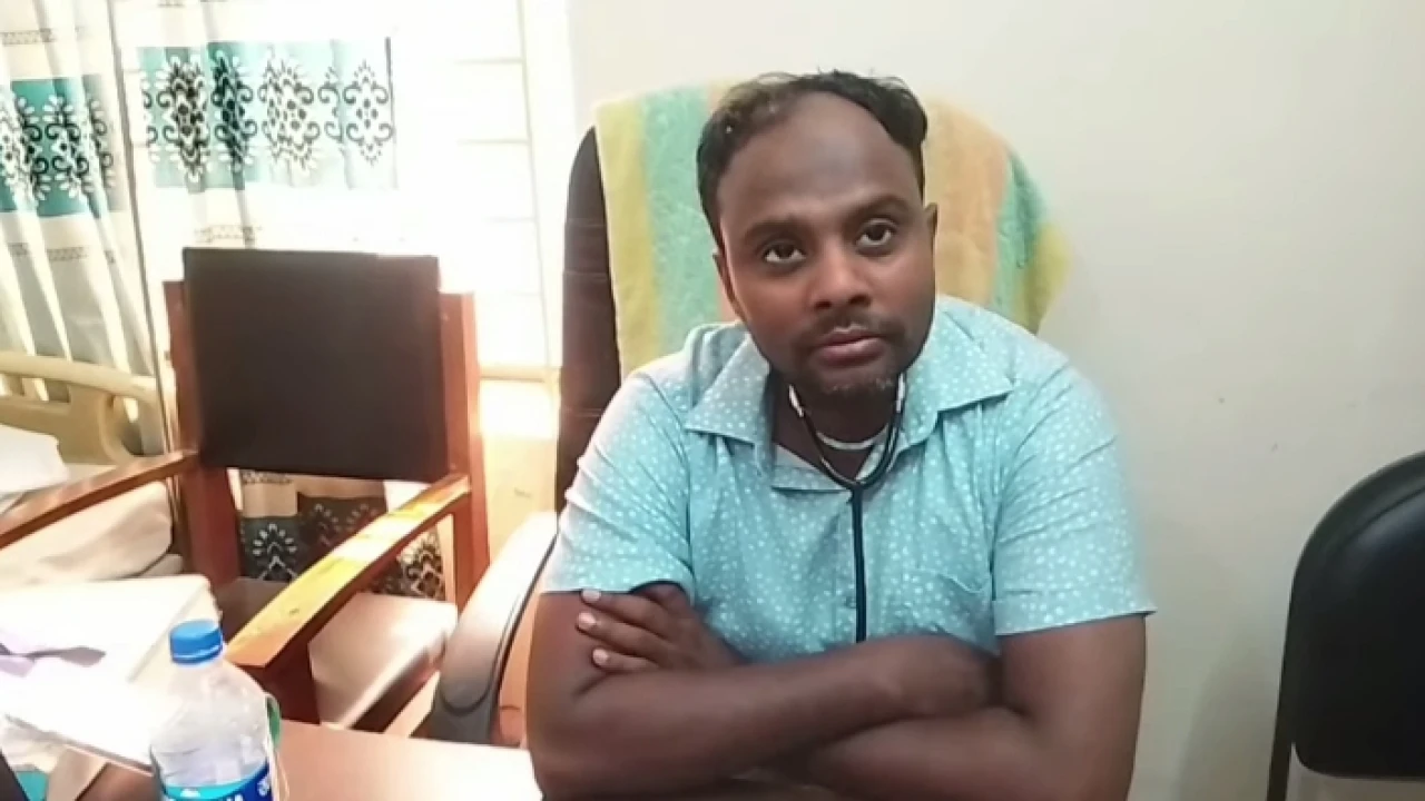 পীরগঞ্জে স্বাস্থ্যসেবার করুণ চিত্র: ৫০ শয্যার হাসপাতালে রোগীর উপচে পড়া ভিড়