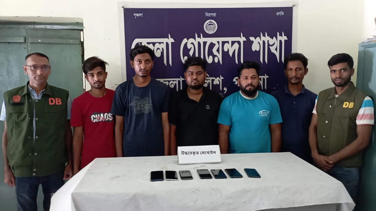পাবনায় ডিবির অভিযান: অনলাইন জুয়া চক্রের ৫ সদস্য গ্রেফতার