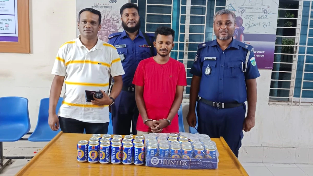 রূপপুর গোল চত্বরে ৪০ বোতল বিয়ারসহ যুবক আটক