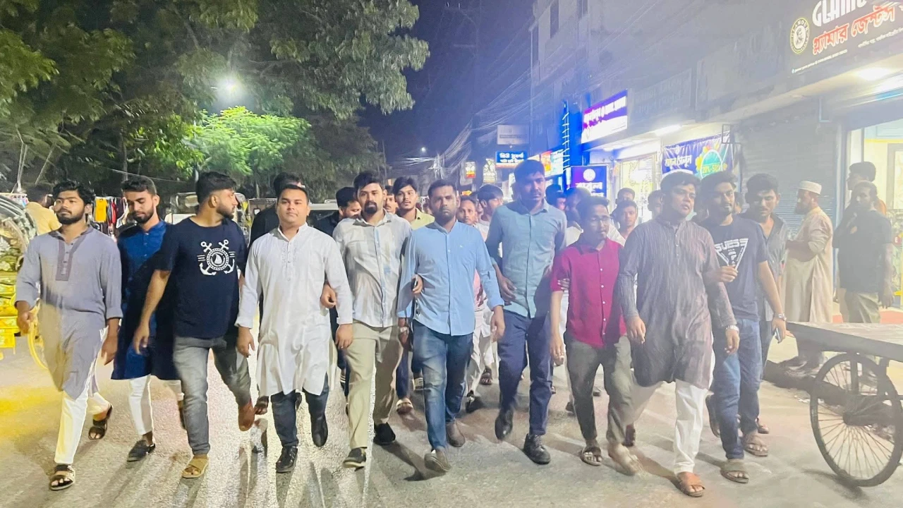 মবক্রেসি ও আইনবহির্ভূত কর্মকাণ্ডের বিরুদ্ধে কক্সবাজার জেলা ছাত্রদলের বিক্ষোভ মিছিল।