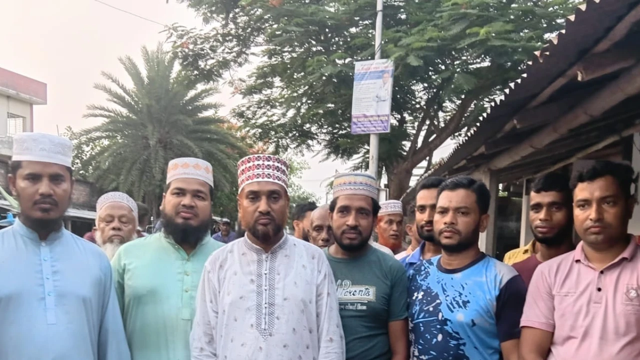 কয়রায় ফুলতলা বাজার কমিটি গঠন সভাপতি আল আমিন, সাধারণ সম্পাদক মোস্তাফিজুর রহমান