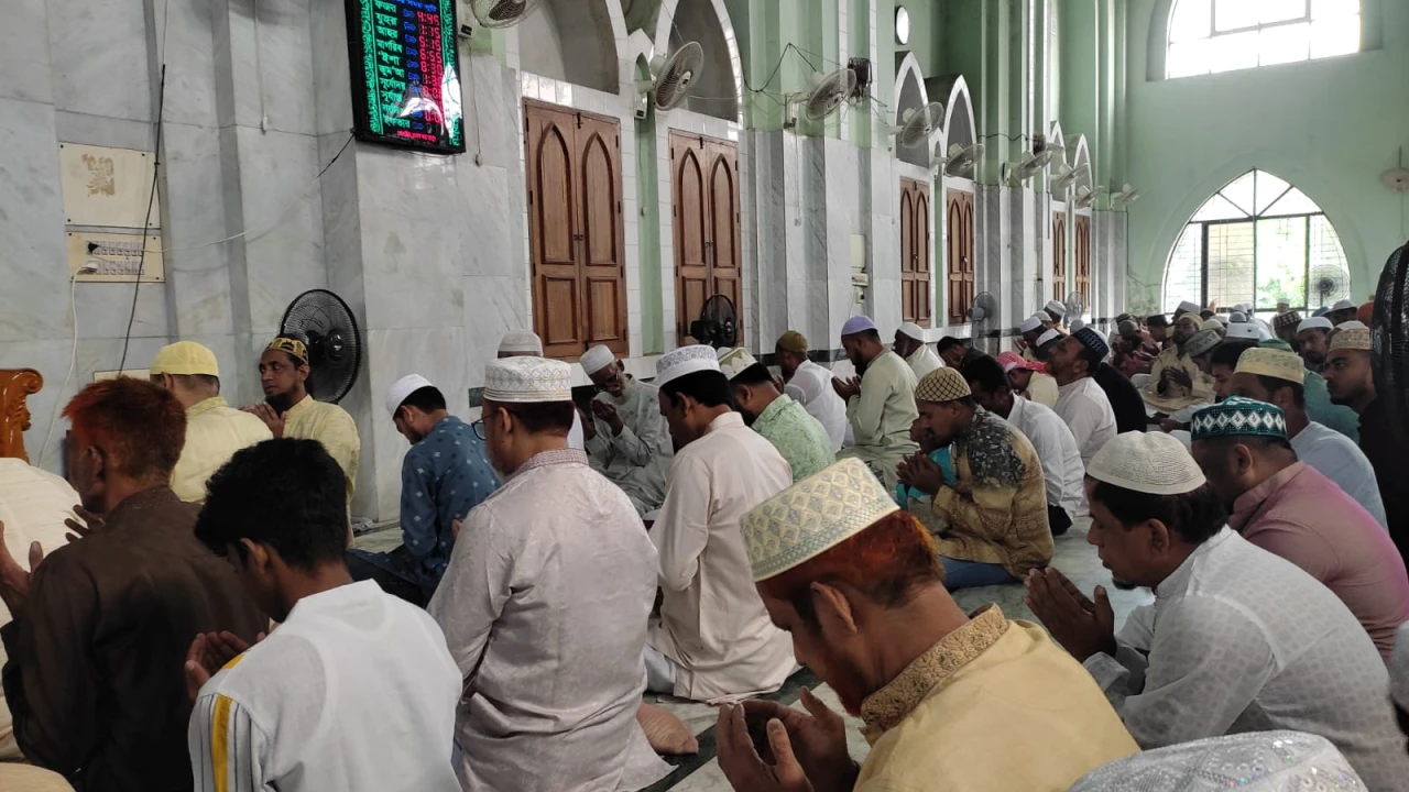ধর্মীয় ভাবগাম্ভীর্যে ইসলামী বিশ্ববিদ্যালয়ে ঈদুল আজহা সম্পন্ন