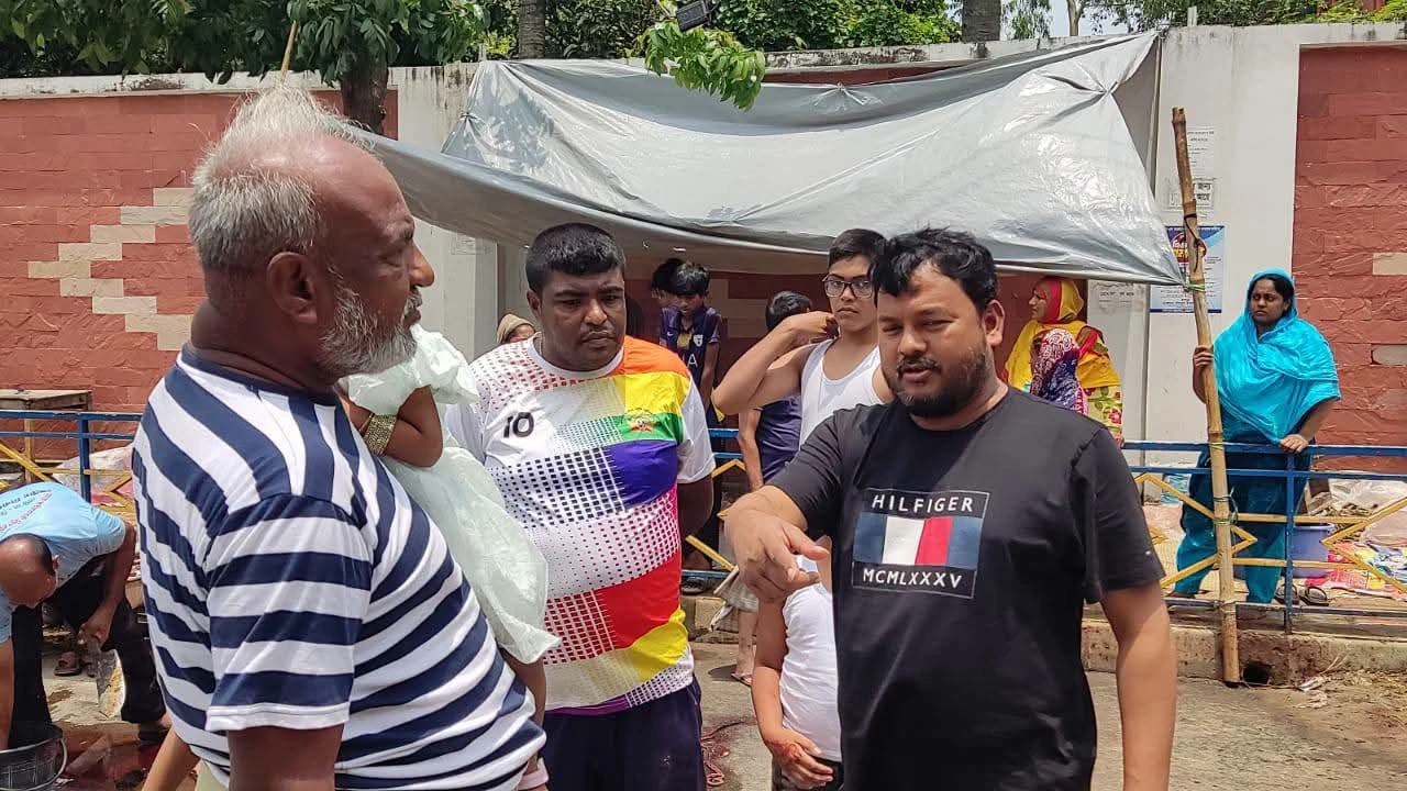 বর্জ্য অপসারণ তদারকি করলেন রাসিক প্রশাসক :রিটন