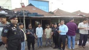 চৌমুহনী বাজারে মাদক ও জুয়া বিরোধী যৌথ অভিযান
