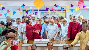 কেক কেটে পাবনা প্রেসক্লাবের ৬৫ তম বর্ষপূতির তিনদিনের বর্ণাঢ্য আয়োজন শুরু