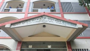 প্রধান শিক্ষকের বিরুদ্ধে অভিযোগে ক্লাস বর্জন, ইউএনওর হস্তক্ষেপে পরিস্থিতি নিয়ন্ত্রণে