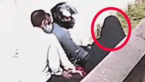 দিনের আলোয় অস্ত্র ঠেকিয়ে স্বর্নালংকার ছিনতাই