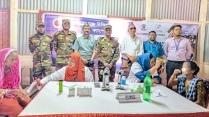 মহালছড়ি দুর্গম পাহাড়ের মানুষের ঘরে সেনাসদস্যদের চিকিৎসা সেবা: দিনব্যাপী মেডিকেল ক্যাম্পে রোগীদের ভিড়
