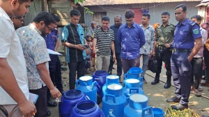 বহিষ্কৃত কৃষকদল নেতার বাড়ি থেকে বিপুল পরিমাণ ভেজাল দুধ তৈরির কেমিক্যাল জব্দ