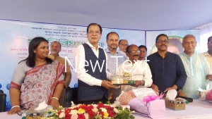 কুড়িগ্রাম প্রেসক্লাবের সাংবাদিকদের সাথে   ত্রাণমন্ত্রী অধ্যক্ষ আসাদুল হাবিব দুলুর মত বিনিময়।