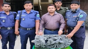উল্লাপাড়ায় কষ্টি পাথরের দুর্গা মূর্তি উদ্ধার