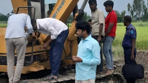 বাসাইলে অবৈধভাবে মাটি কাটায় ব্যবসায়ীকে লাখ টাকা জরিমানা