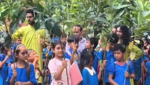 কুড়িগ্রামে শিক্ষার্থীদের মাঝে "দশ হাজার কাঁঠাল গাছের  চারা" বিতরণ।
