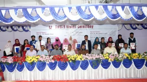 পাবিপ্রবির ৩৮ শিক্ষার্থী ডিনস ও ৬ শিক্ষক পেলেন ভাইস চ্যান্সেলর অ্যাওয়ার্ড