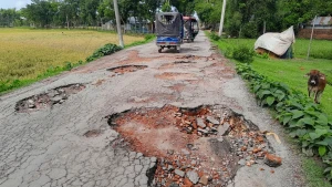 খানাখন্দে বেহাল ঈশ্বরগঞ্জ-উচাখিলা সড়ক