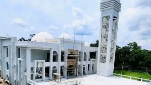 বাউফলে কোটি টাকার মডেল মসজিদ তবুও সাধারণ মানুষের নাগালের বাইরে