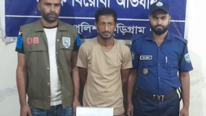 কুড়িগ্রামে ডিবি পুলিশের অভিযানে বিপুল পরিমাণ ইয়াবাসহ গ্রেফতার-১